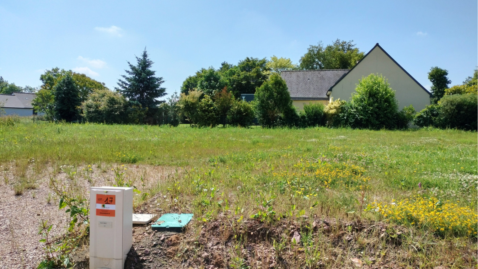 Terrain constructible de 300m2 à Crevin