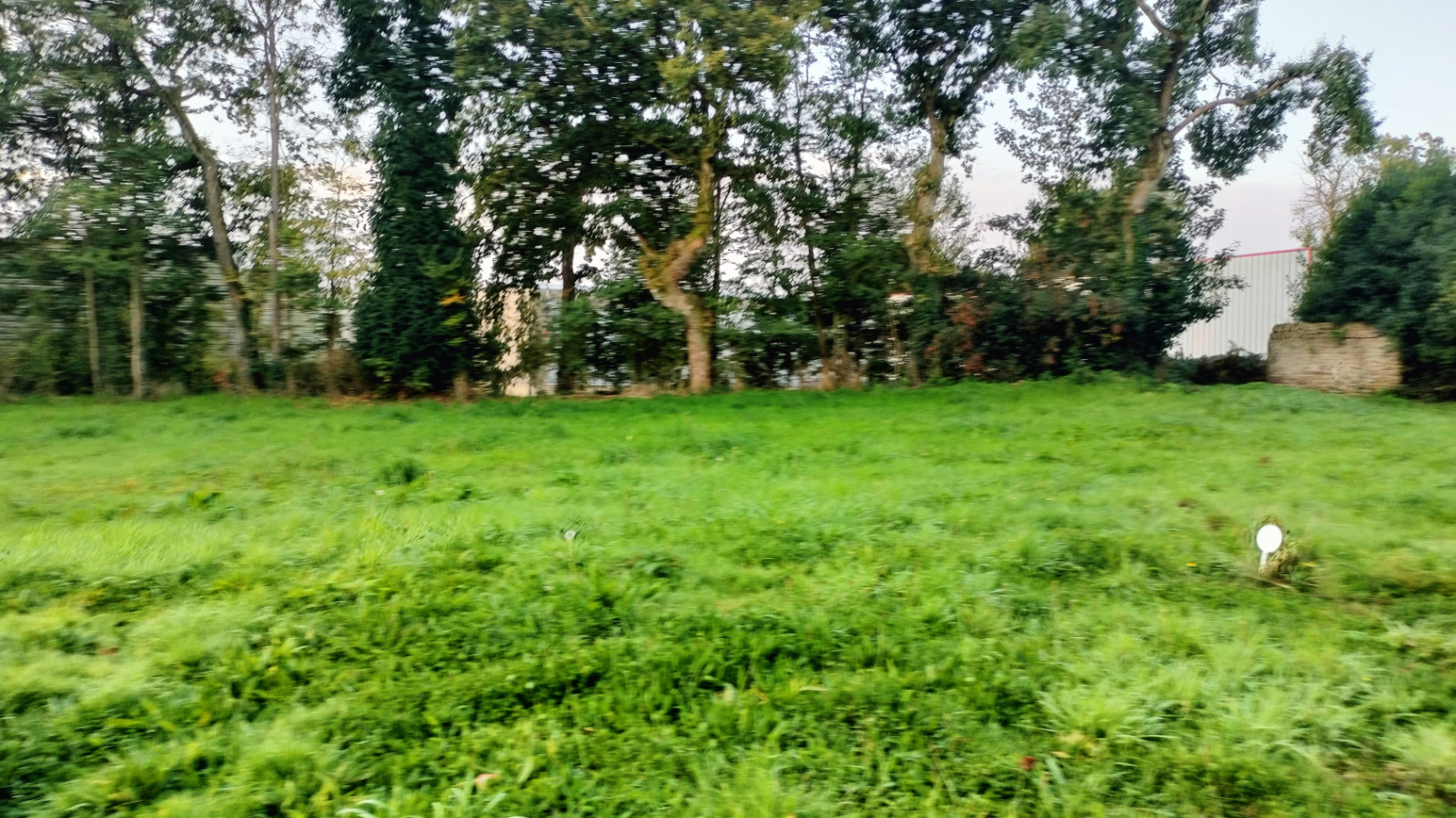 Terrain constructible de 410m2 à La Mézière