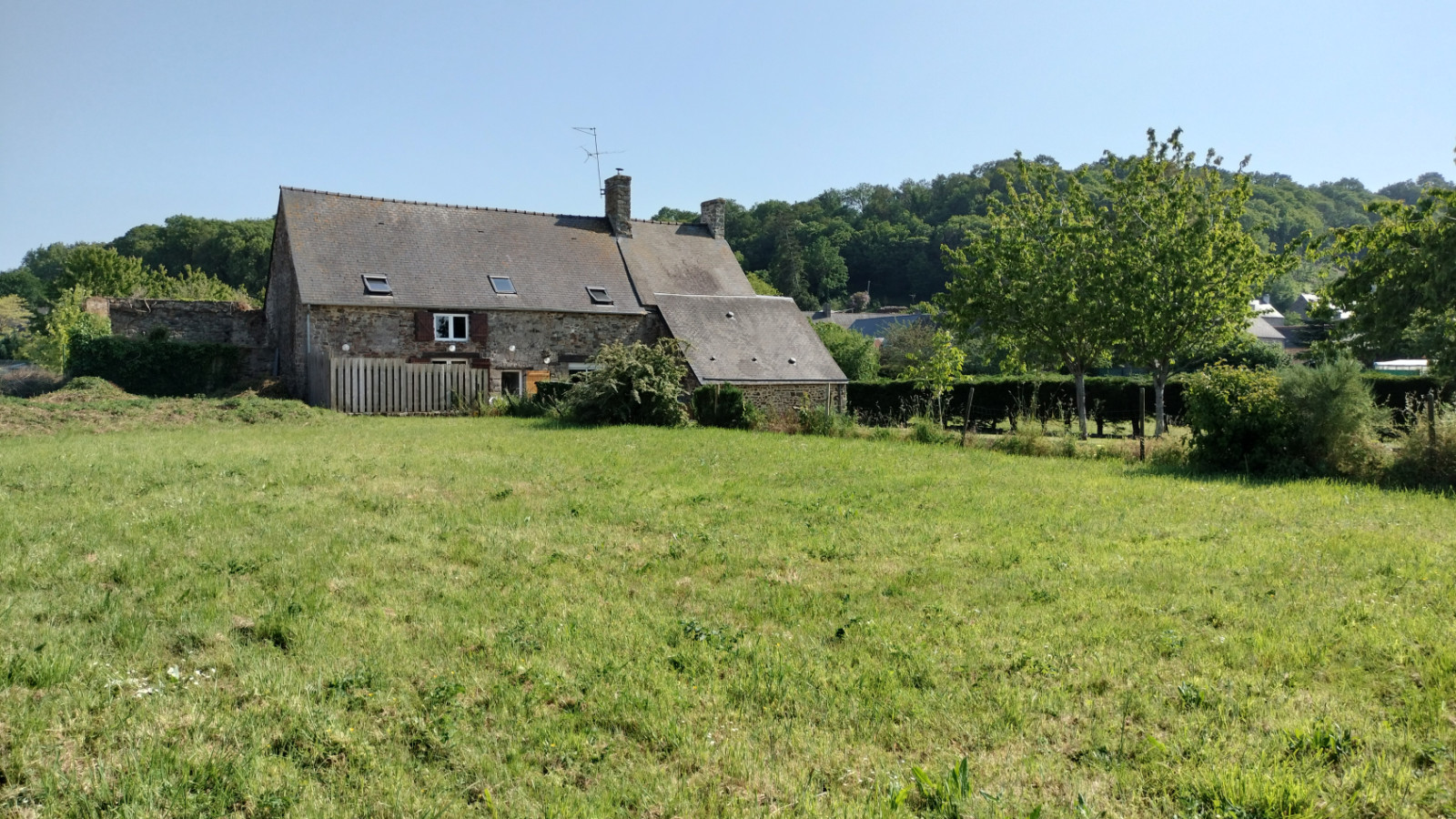 Terrain constructible de 467m2 à La Mézière