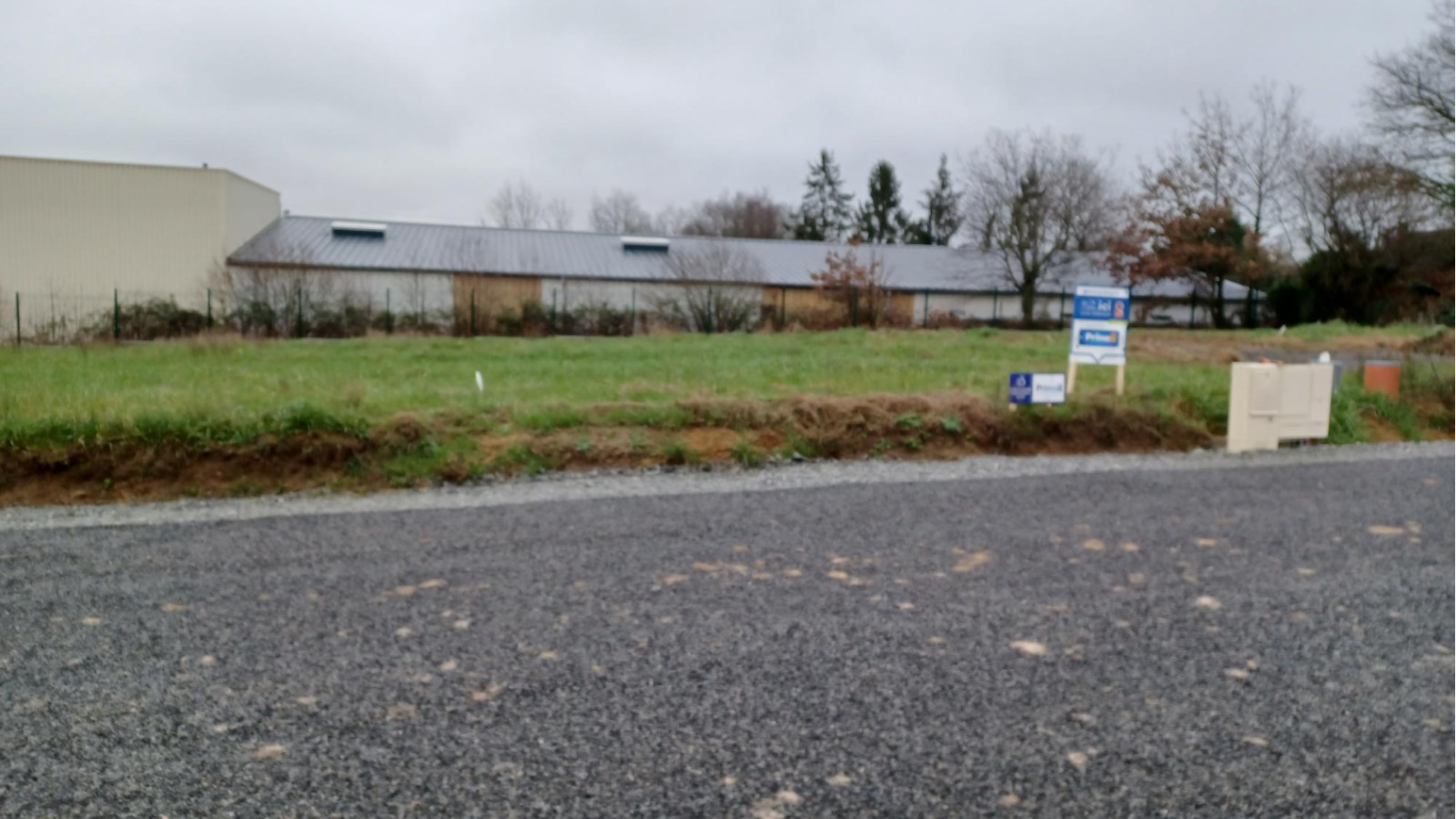 Terrain constructible de 313m2 à La Chapelle-Chaussée