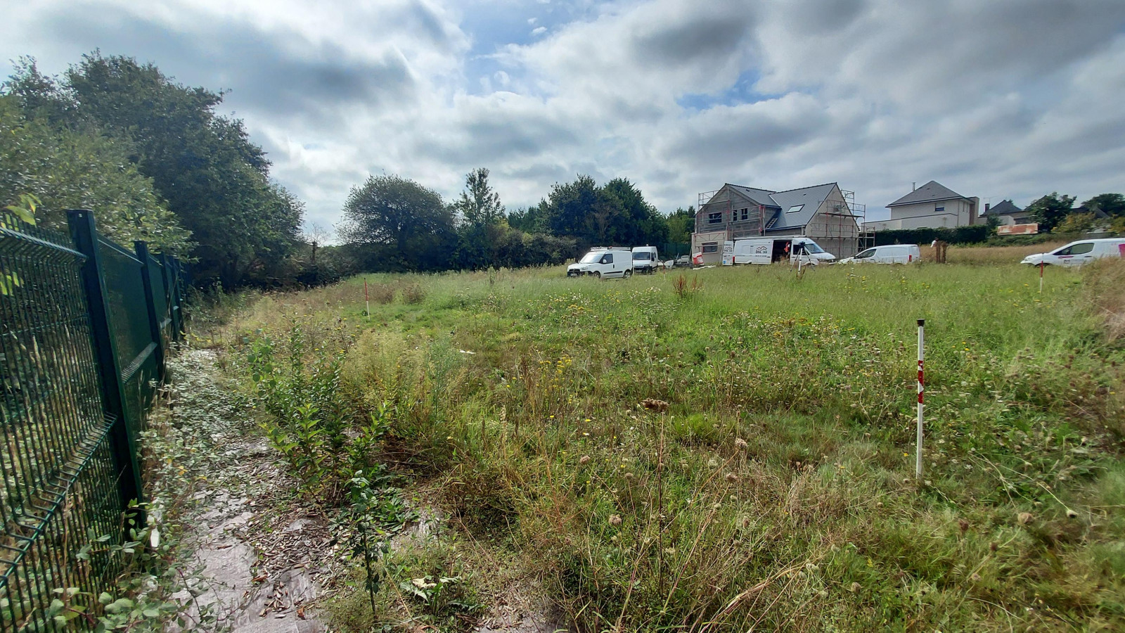 Terrain constructible de 337m2 à Andouillé-Neuville