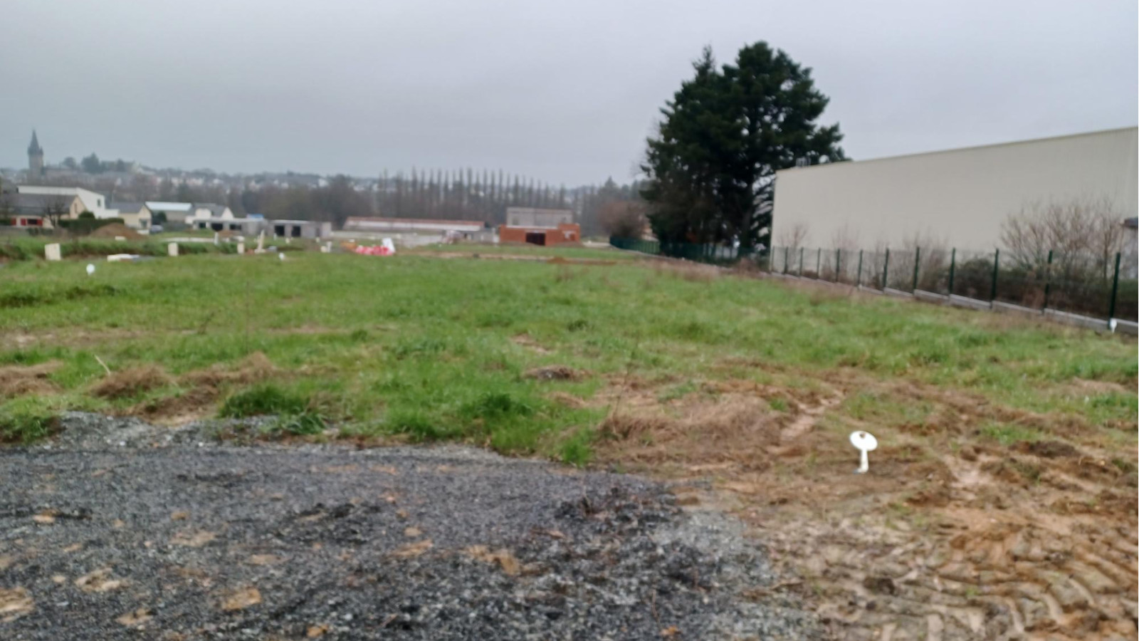 Terrain constructible de 505m2 à Lassy