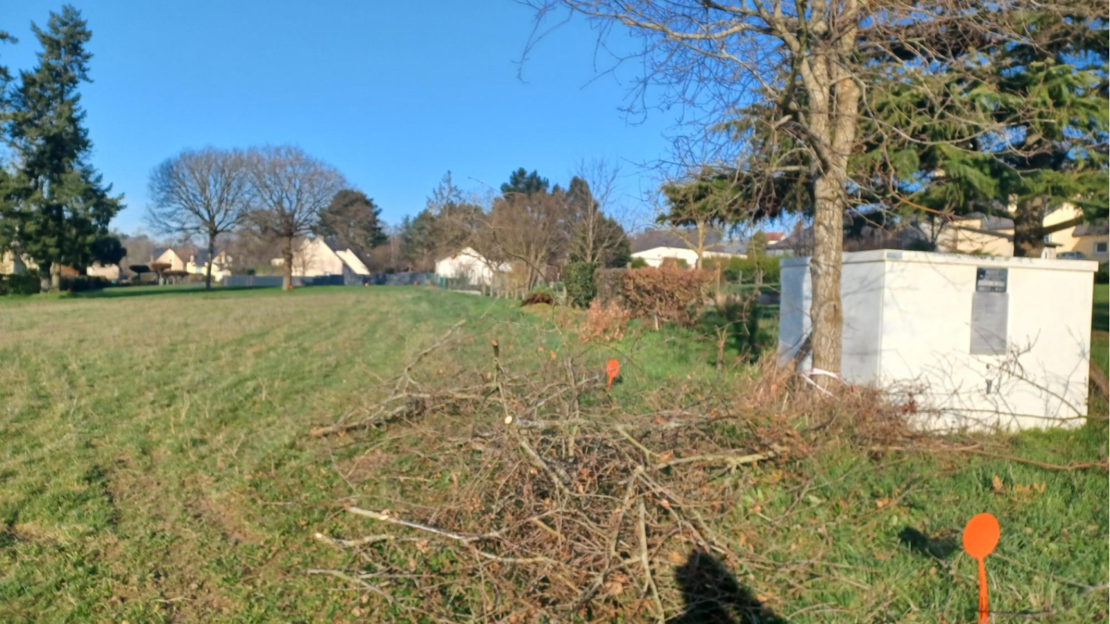 Terrain constructible de 300m2 à Monterfil