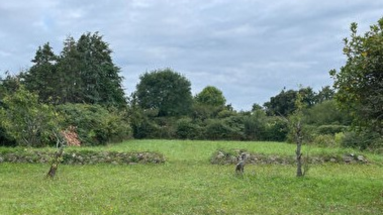 Terrain constructible de 555m2 à Pluneret