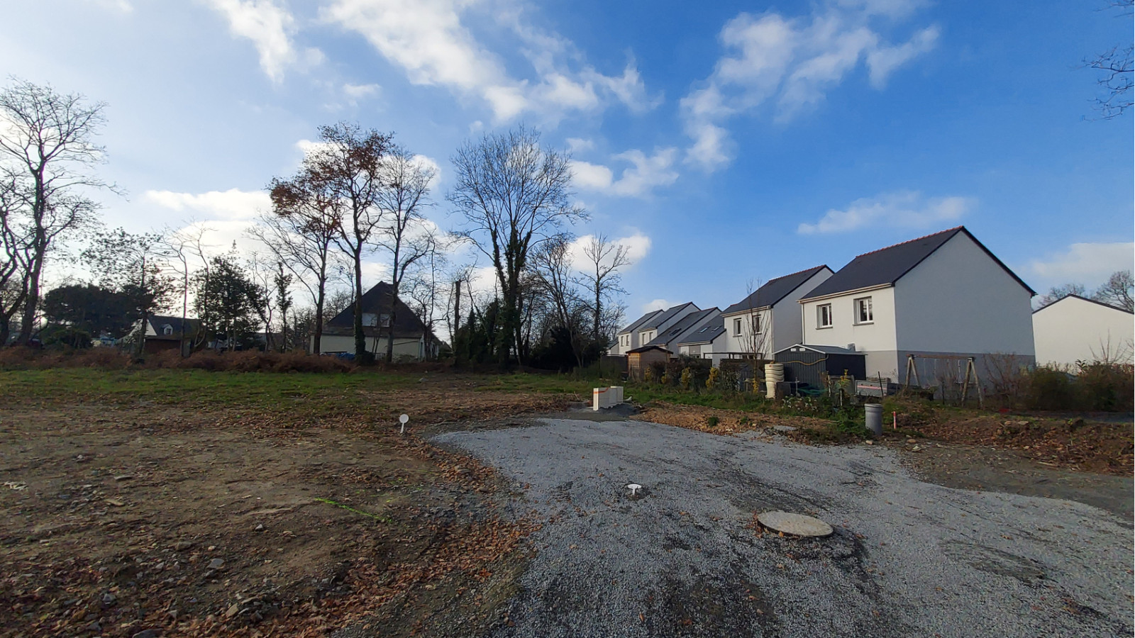 Terrain constructible de 405m2 à Bourg-des-Comptes