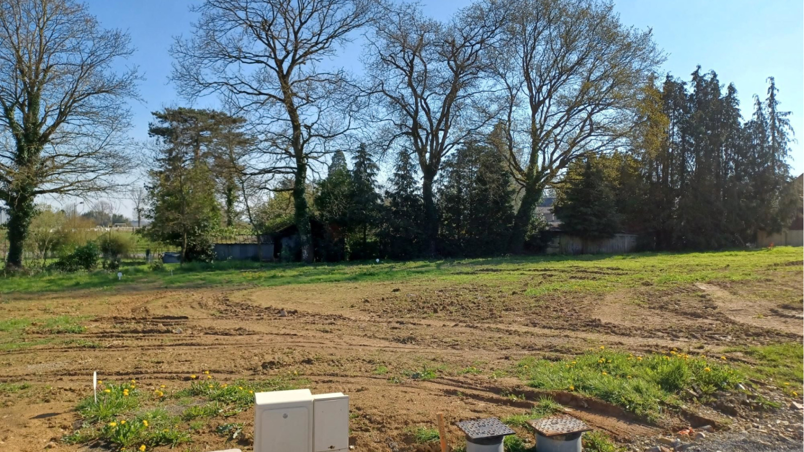 Terrain constructible de 180m2 à Sens-de-Bretagne