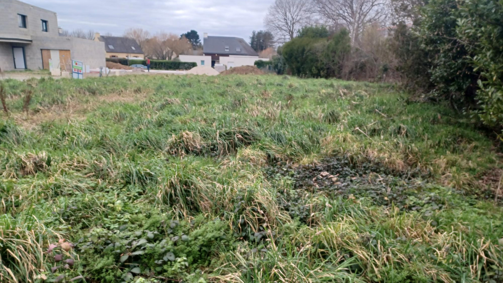 Terrain constructible de 367m2 à Pancé