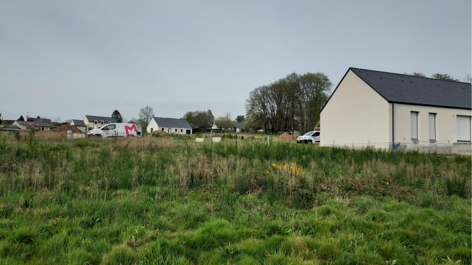 Terrain constructible de 406m2 à Rannée