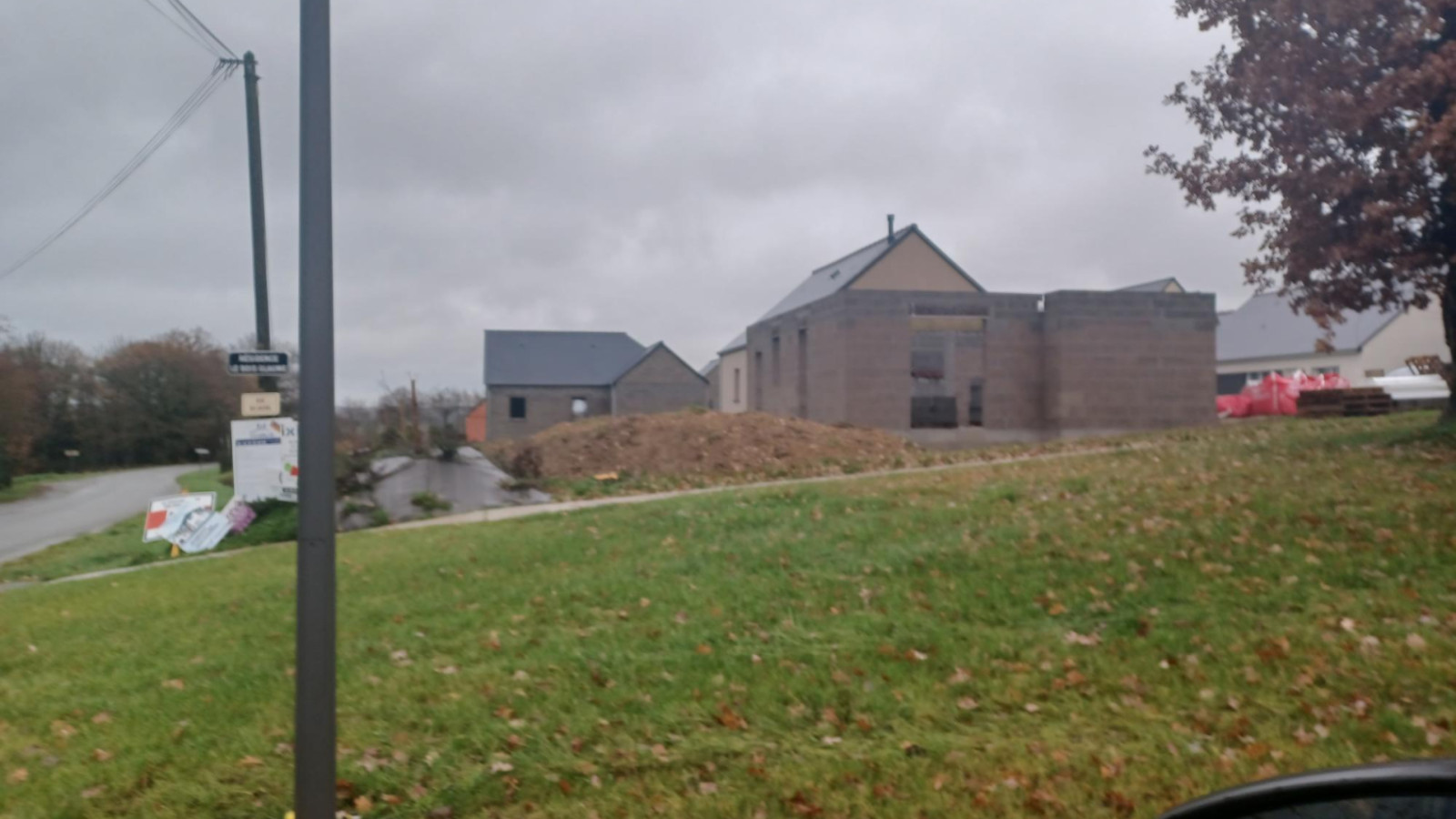 Terrain constructible de 341m2 à Poligné