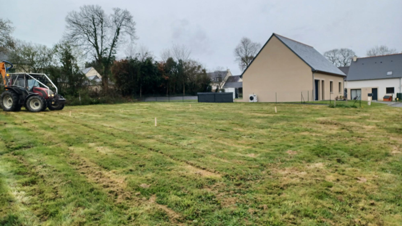 Terrain constructible de 375m2 à Poligné