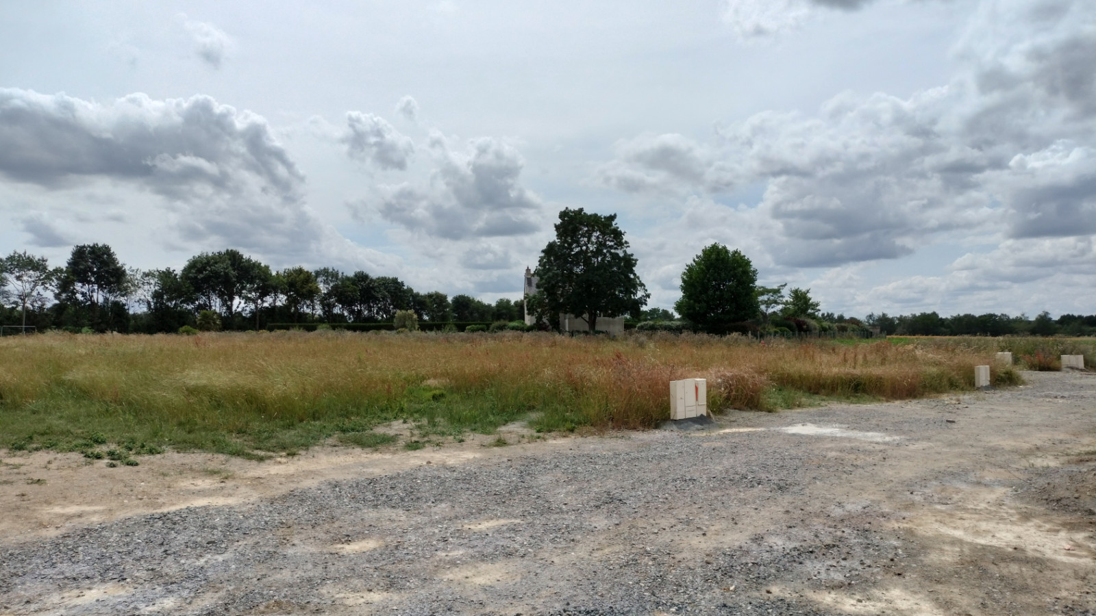 Terrain constructible de 353m2 à Saint-Maugan