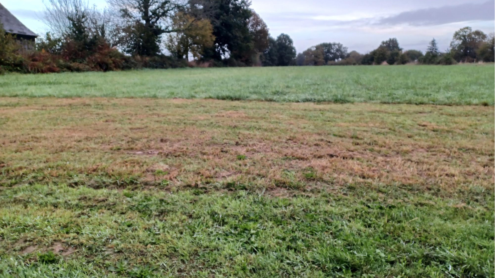 Terrain constructible de 610m2 à Dourdain