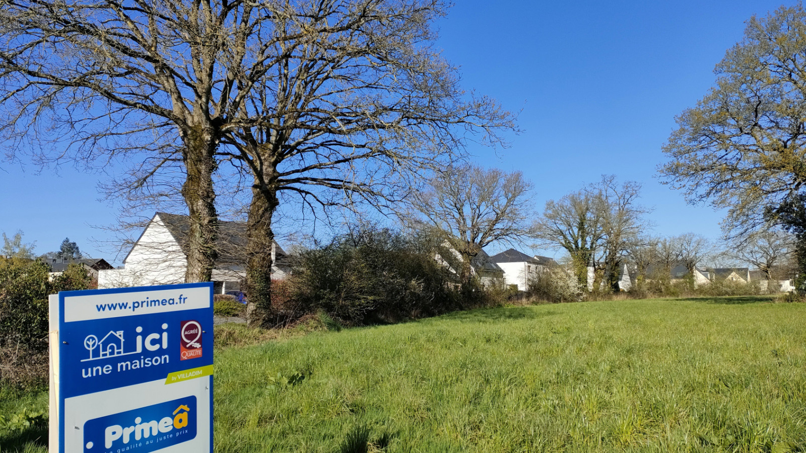Terrain constructible de 321m2 à Saint-Maugan