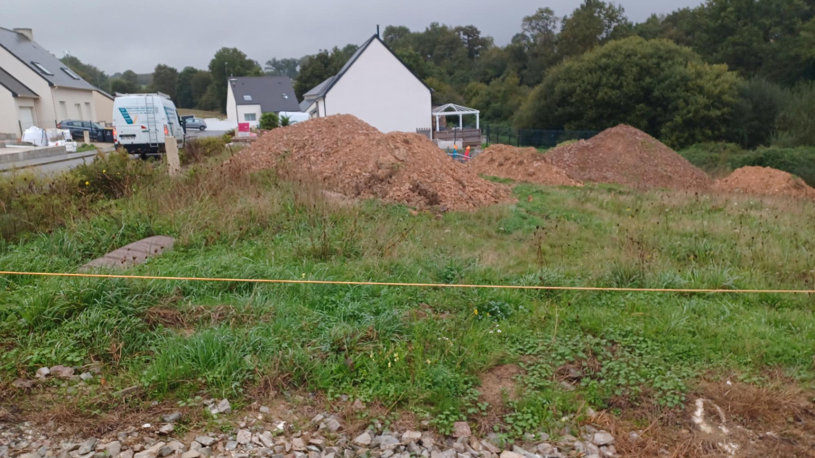 Terrain constructible de 405m2 à Boisgervilly