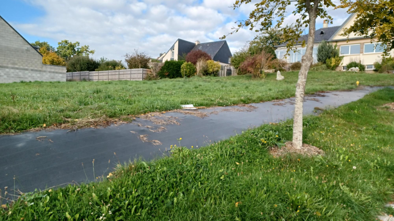 Terrain constructible de 460m2 à Gosné