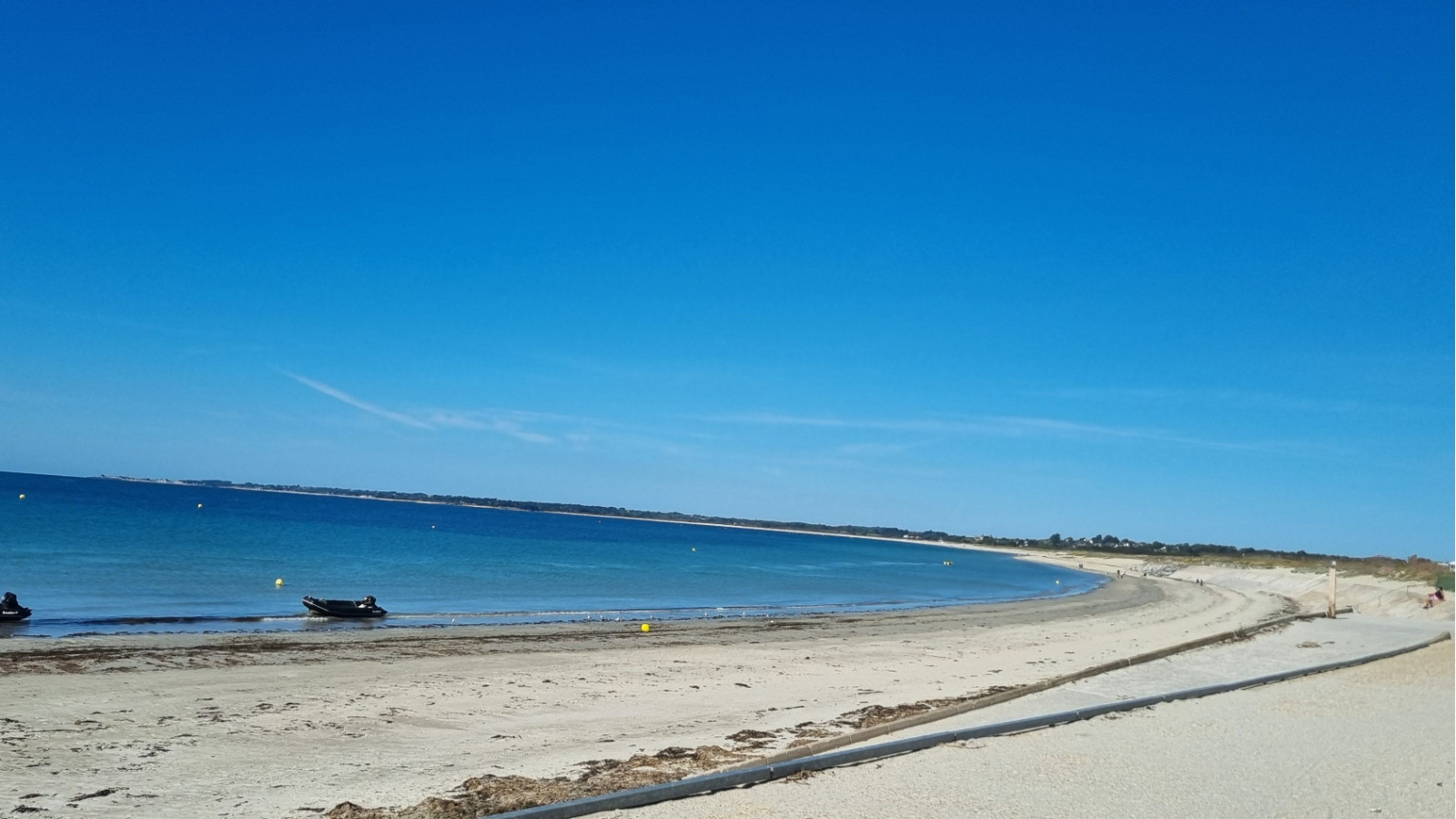 Terrain constructible de 555m2 à Le Tour-du-Parc