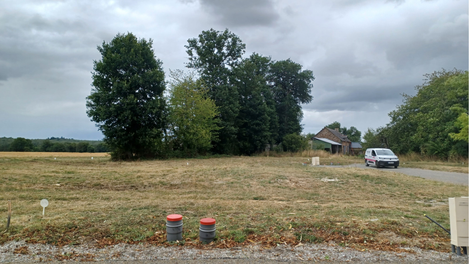 Terrain constructible de 354m2 à Les Brulais