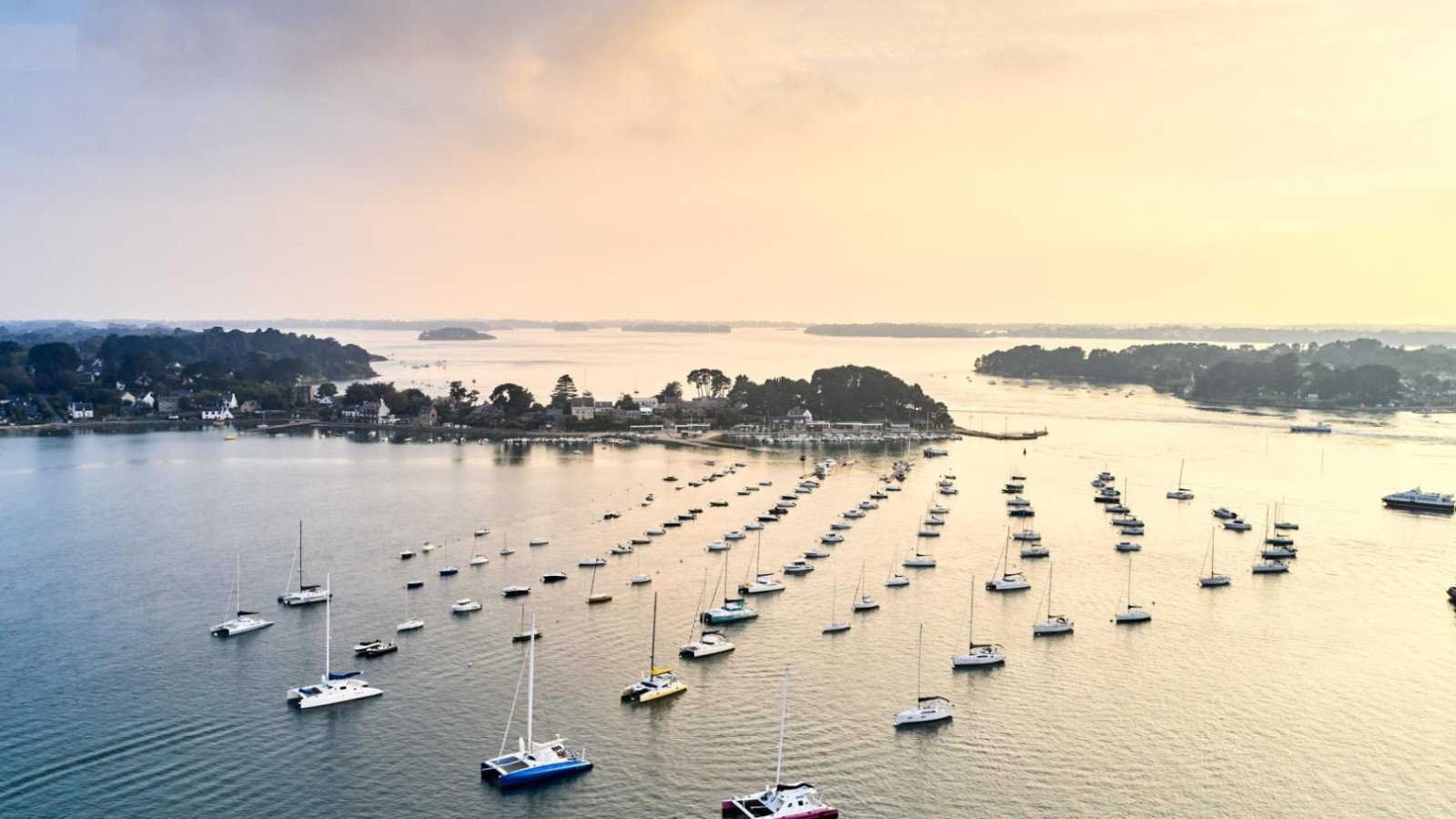 Terrain constructible de 842m2 à Theix-Noyalo