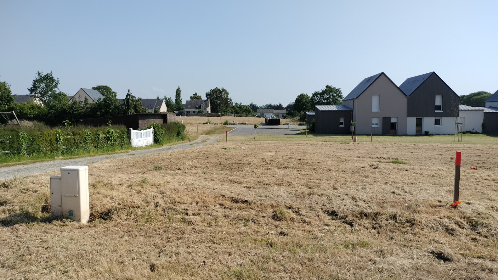 Terrain constructible de 320m2 à Livré-sur-Changeon