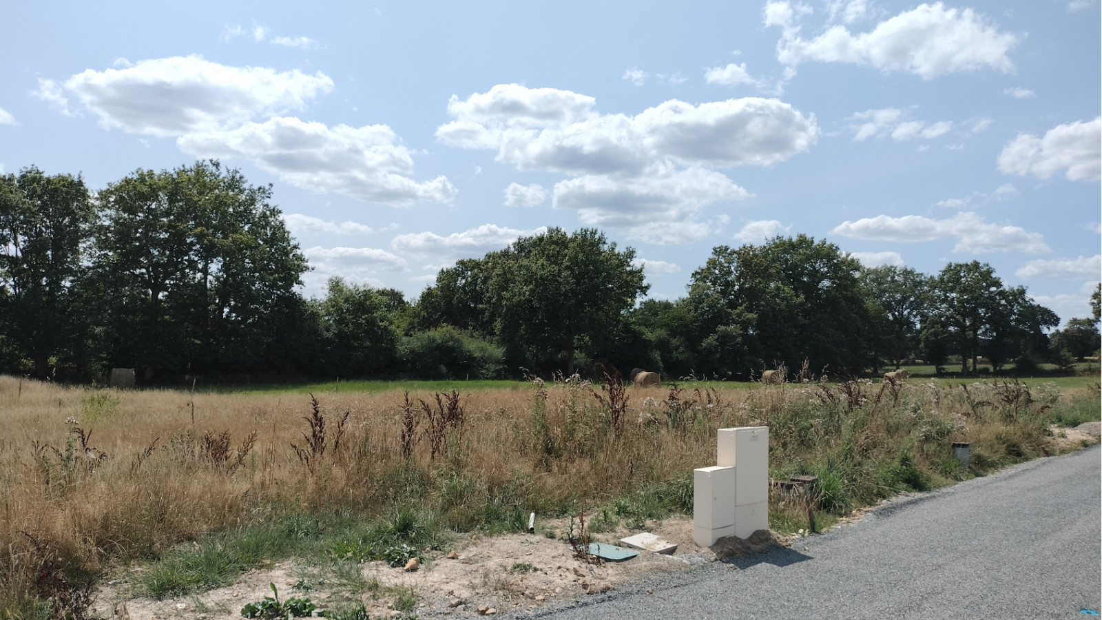 Terrain constructible de 300m2 à Monterfil