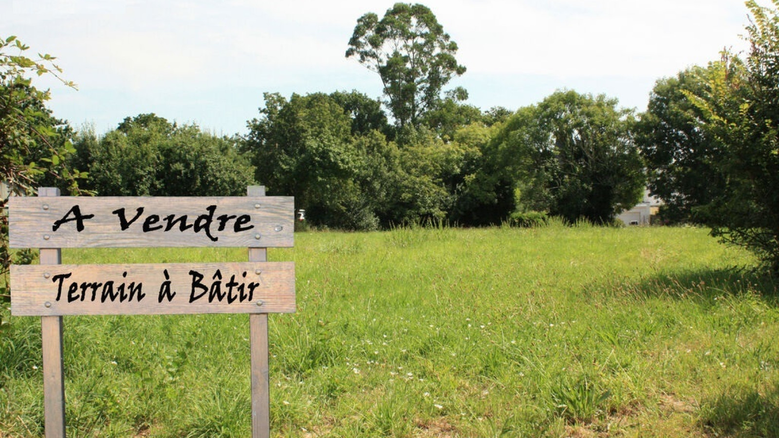 Terrain constructible de 1348m2 à Saint-Nolff