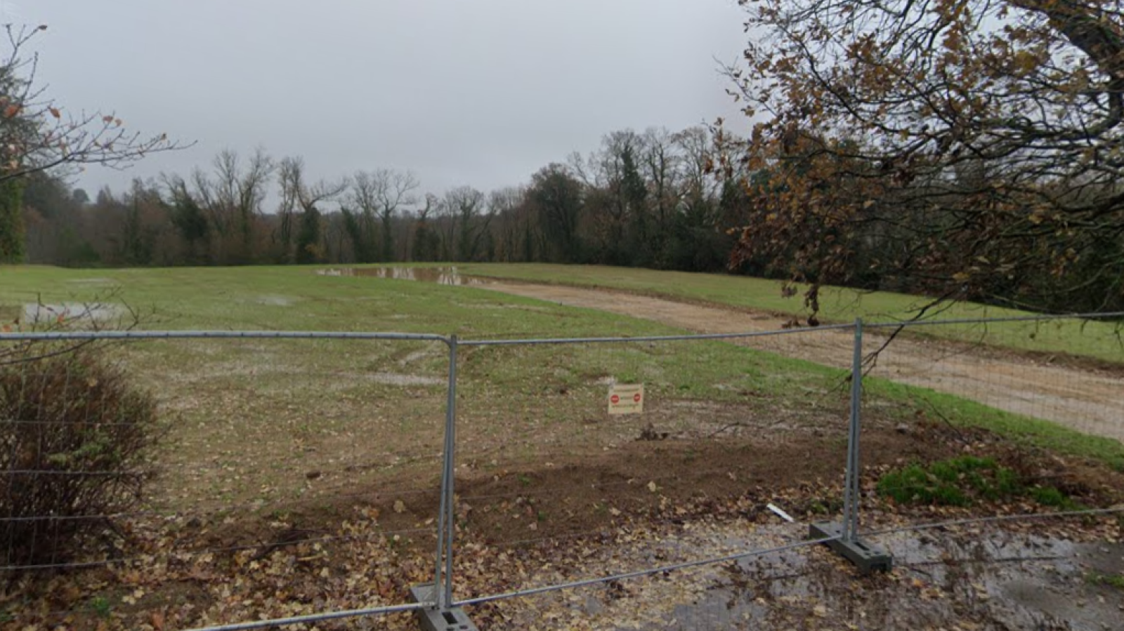 Terrain constructible de 396m2 à Saint-Guyomard