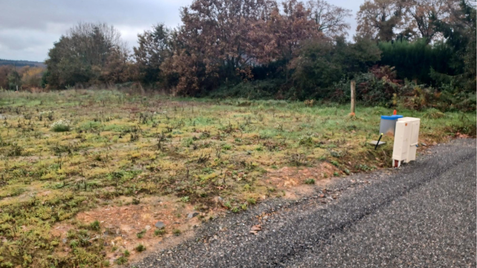 Terrain constructible de 355m2 à Dourdain