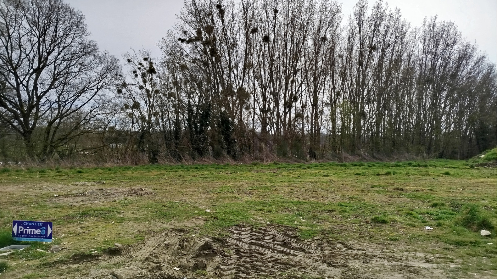 Terrain constructible de 329m2 à Hédé-Bazouges