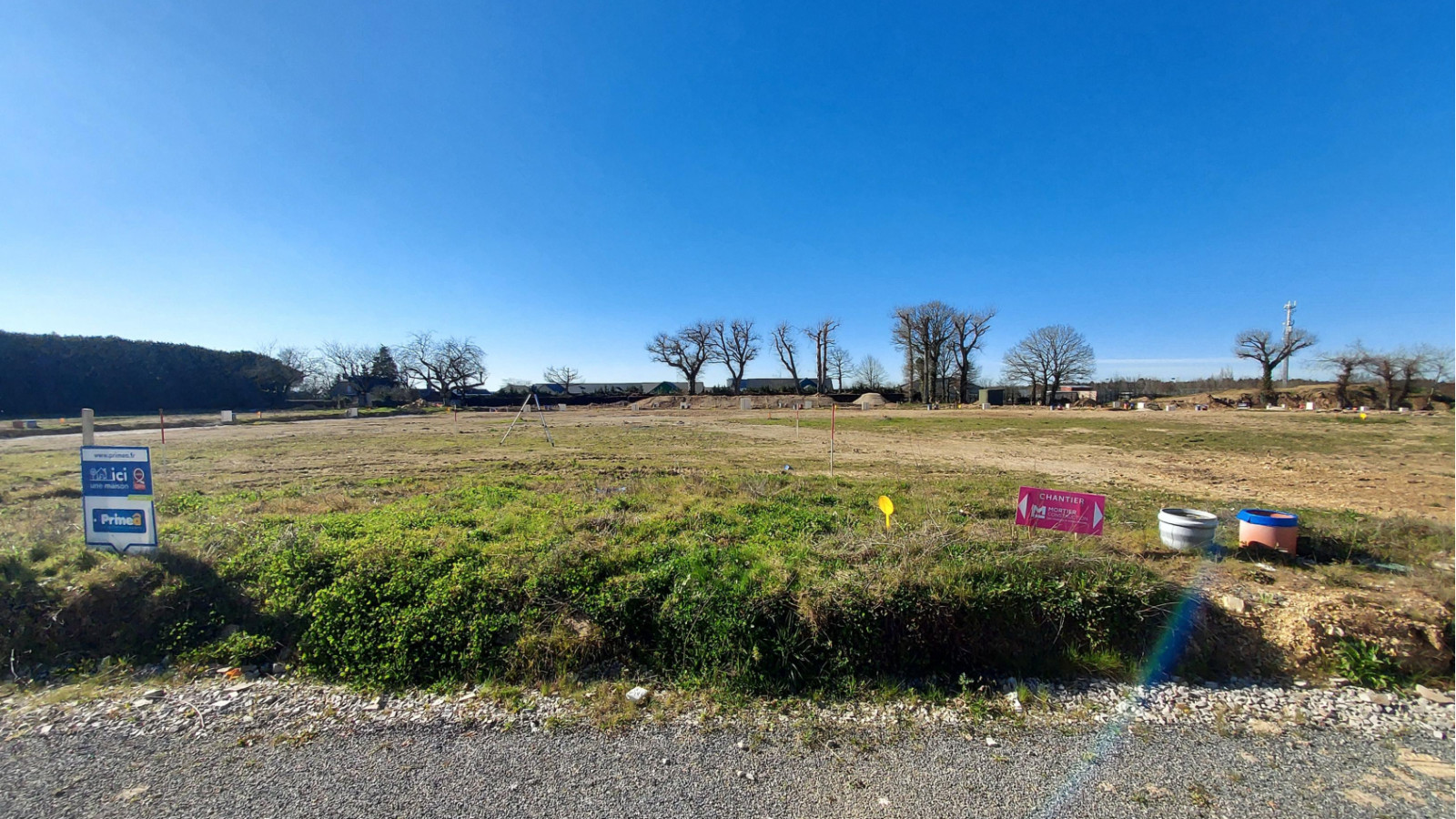 Terrain constructible de 383m2 à Essé