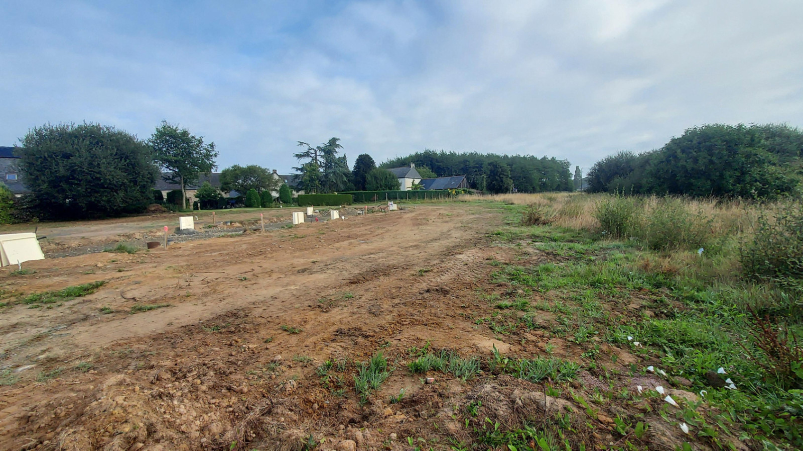 Terrain constructible de 314m2 à Lassy