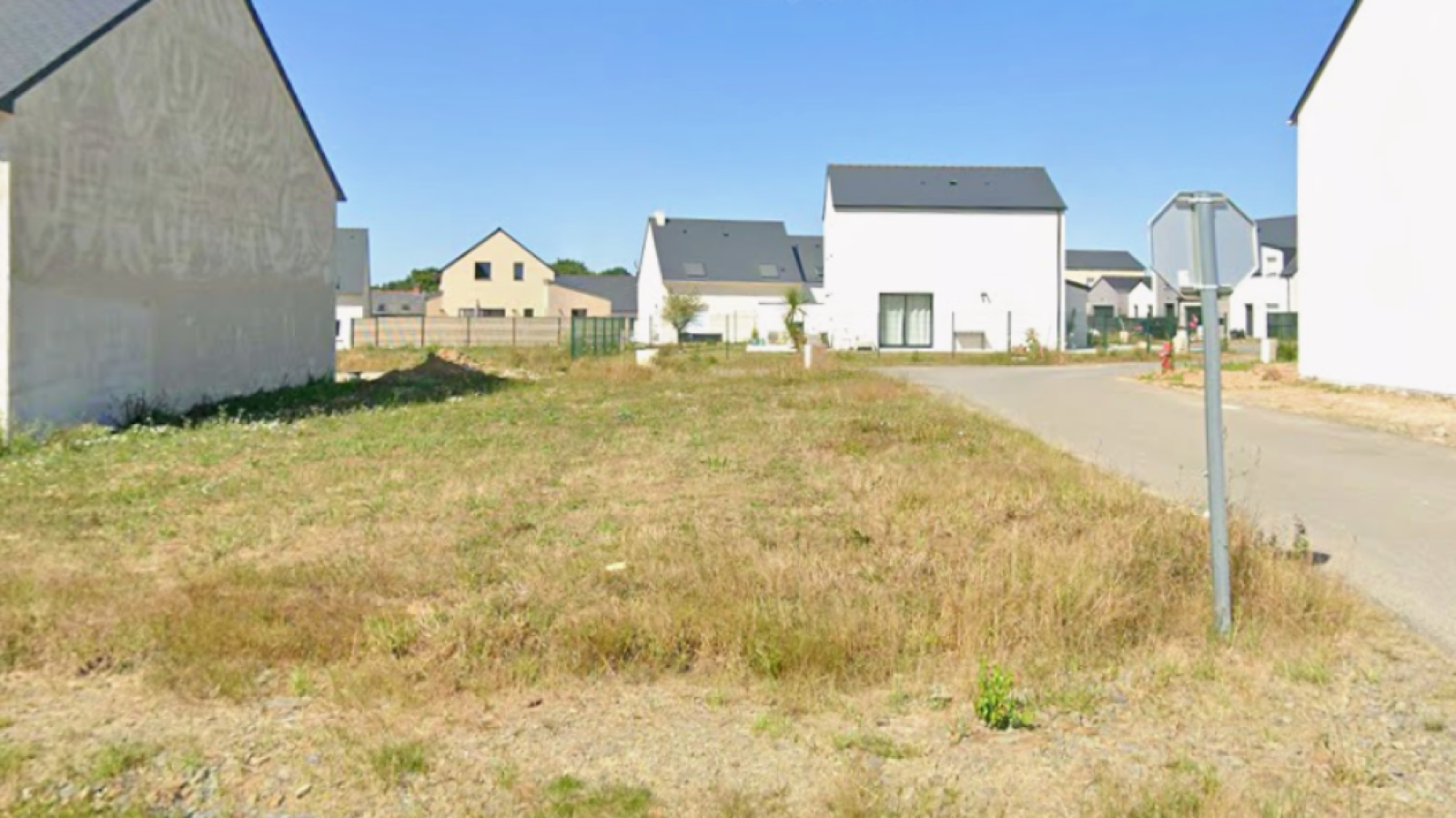 Terrain constructible de 306m2 à Saint-Symphorien