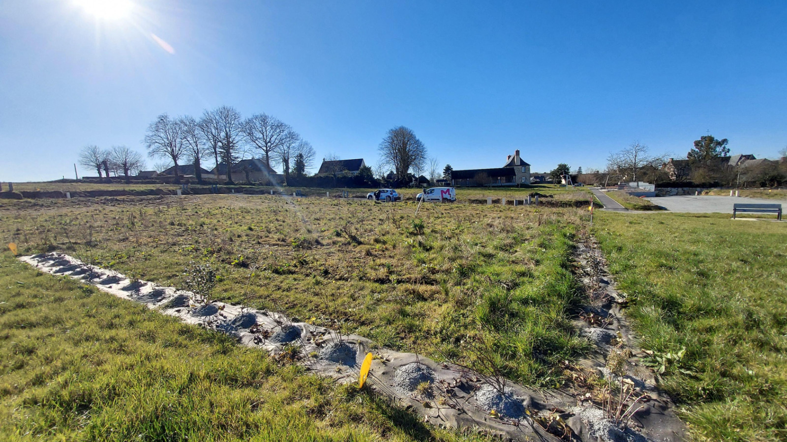 Terrain constructible de 313m2 à Dourdain