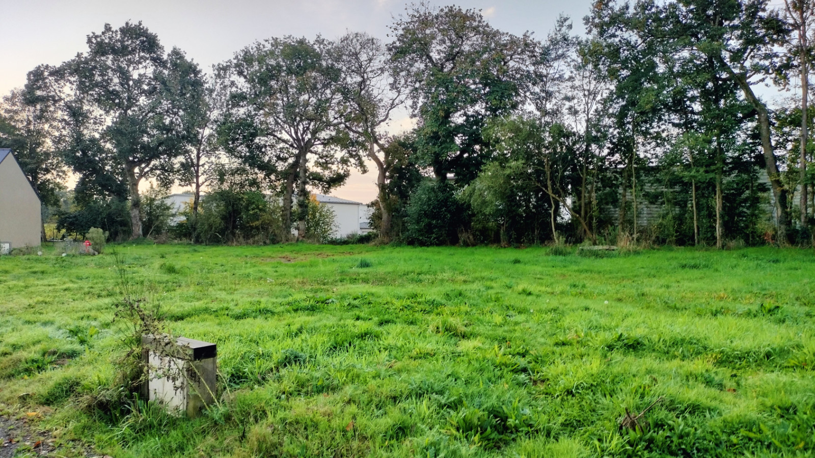 Terrain constructible de 355m2 à Lassy