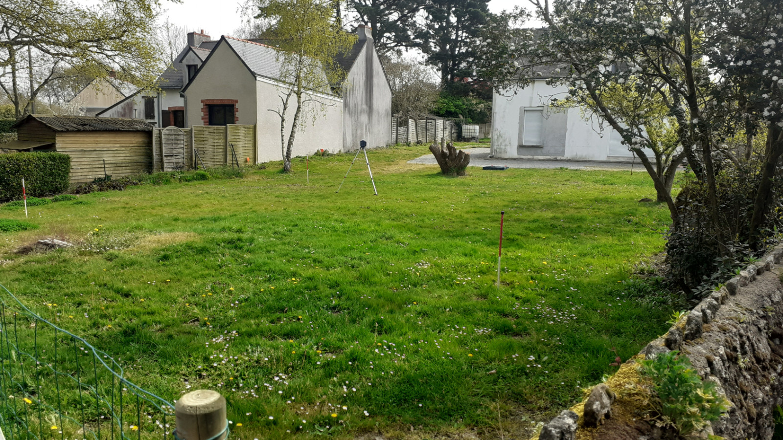 Terrain constructible de 351m2 à Livré-sur-Changeon