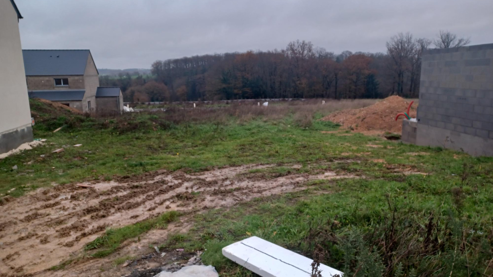 Terrain constructible de 283m2 à Romillé