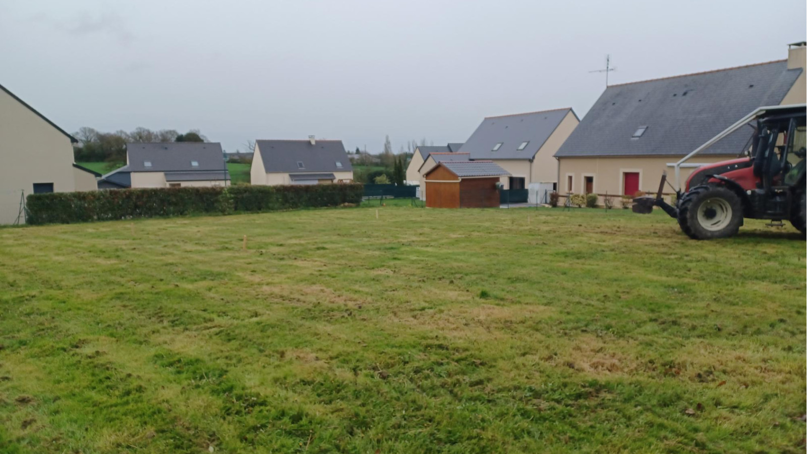 Terrain constructible de 292m2 à Torcé
