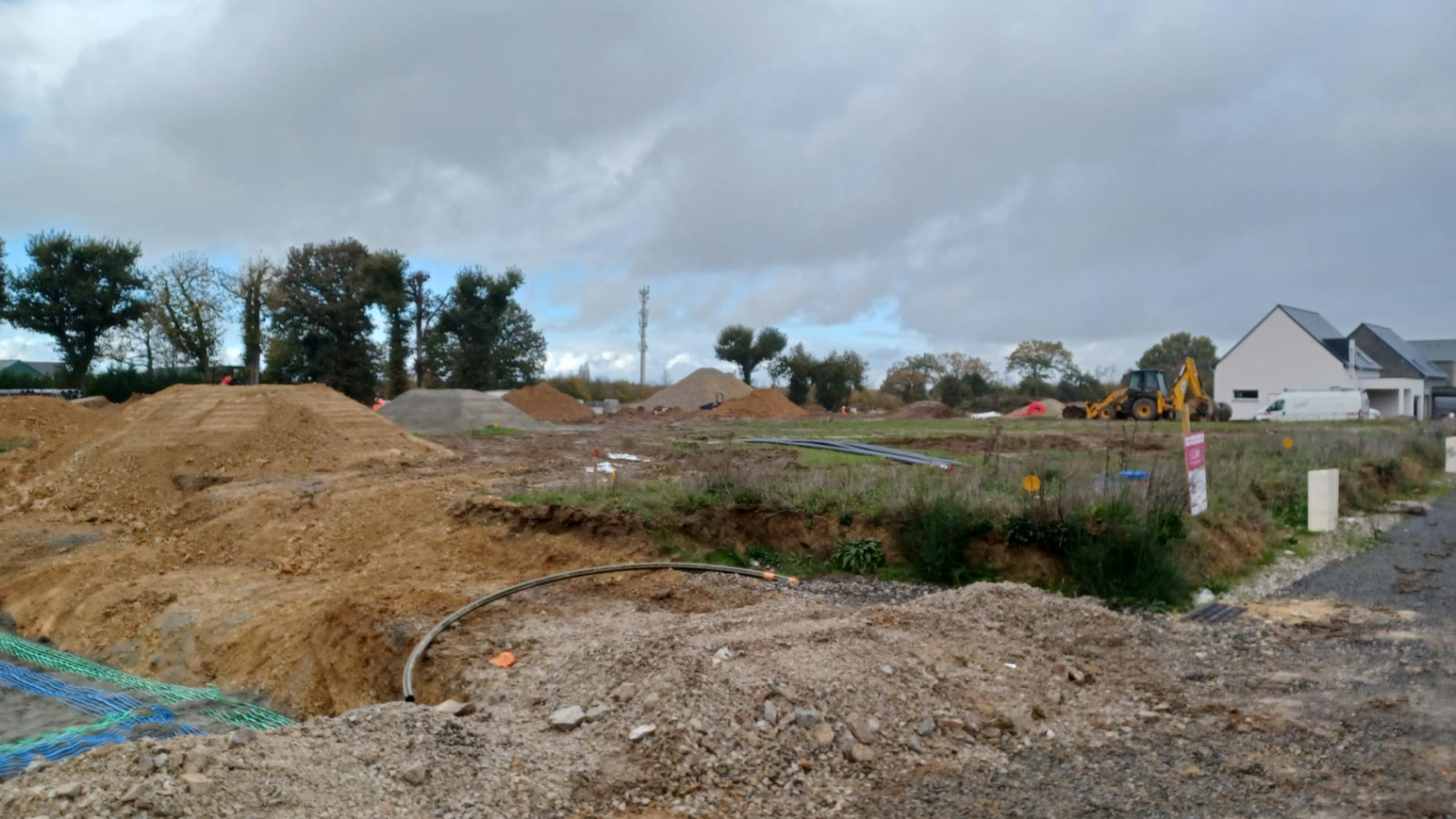 Terrain constructible de 388m2 à Saint-Symphorien