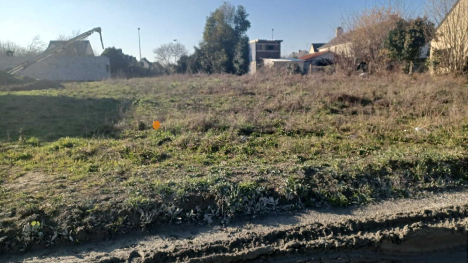 Terrain constructible de 303m2 à Piré-Chancé