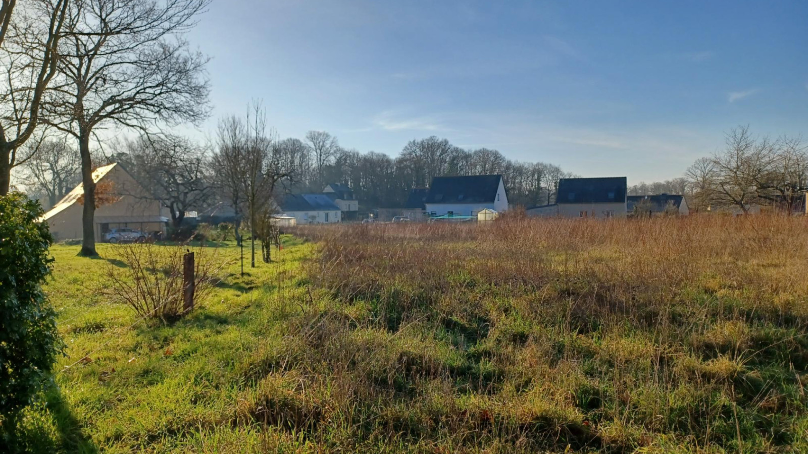 Terrain constructible de 321m2 à Andouillé-Neuville