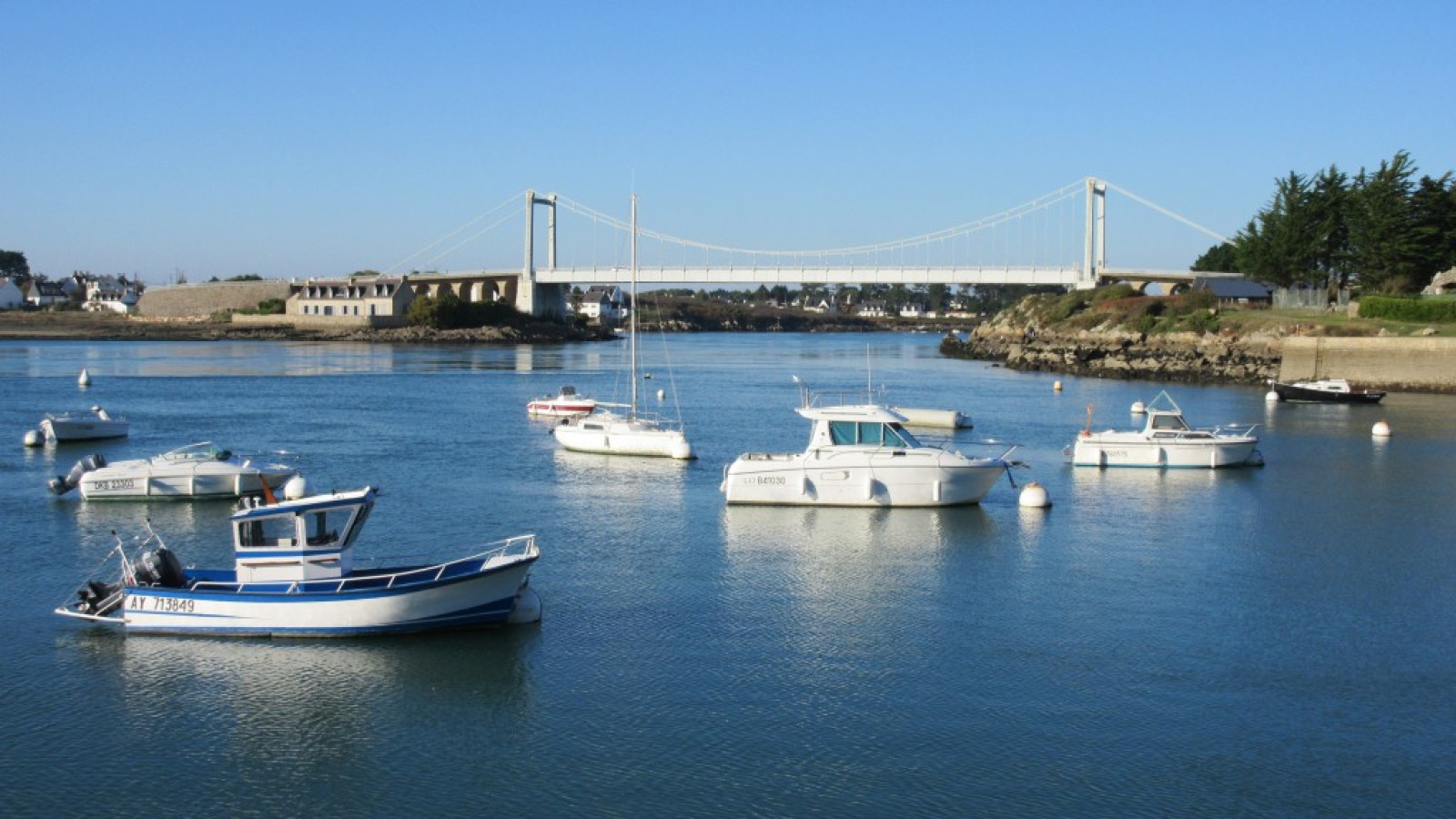 Terrain constructible de 245m2 à Plouhinec