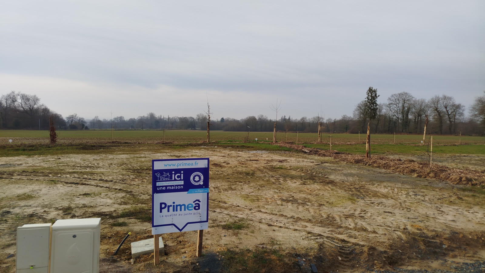 Terrain constructible de 313m2 à Dourdain