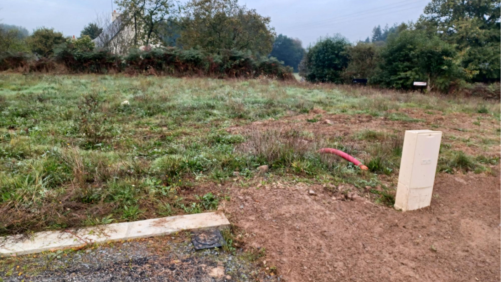 Terrain constructible de 293m2 à La Chapelle-Chaussée