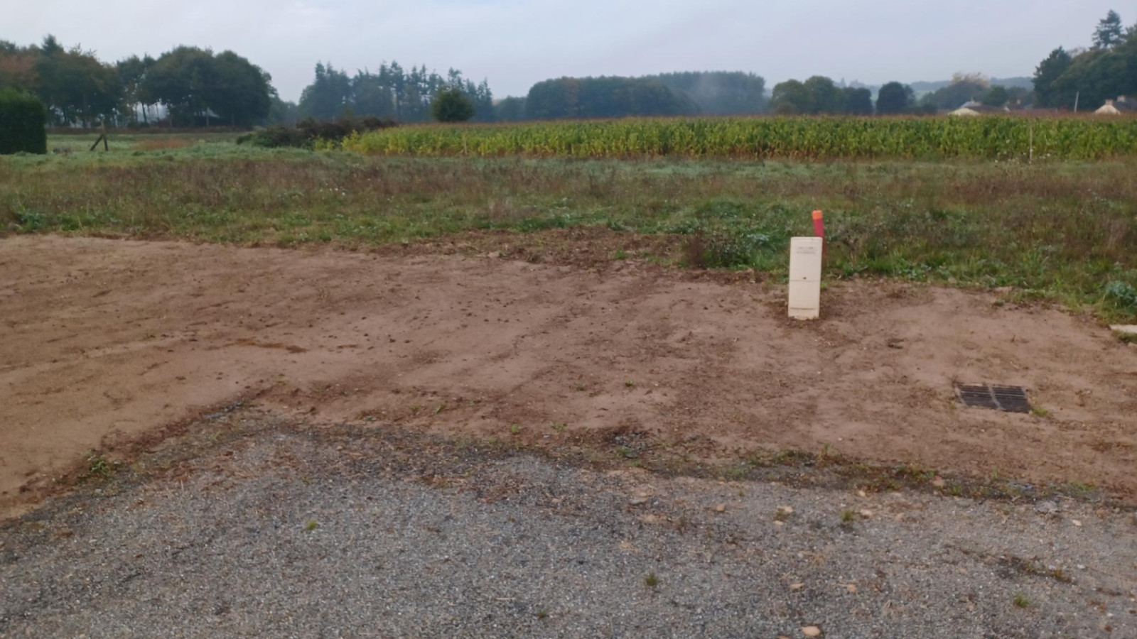 Terrain constructible de 325m2 à Crevin