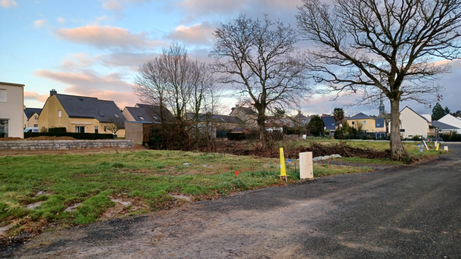 Terrain constructible de 360m2 à Hédé-Bazouges