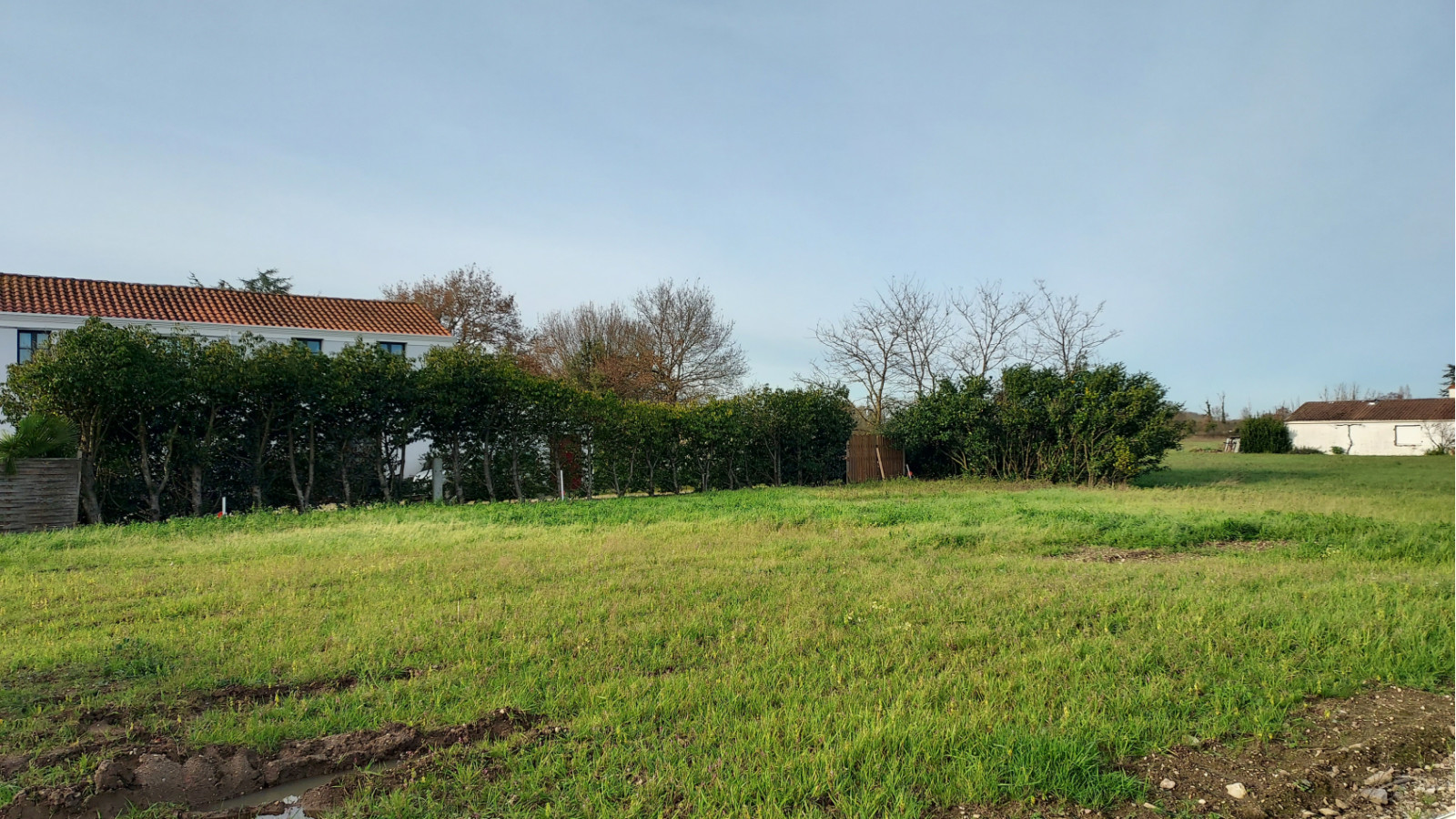 Terrain constructible de 424m2 à Saint-Colomban