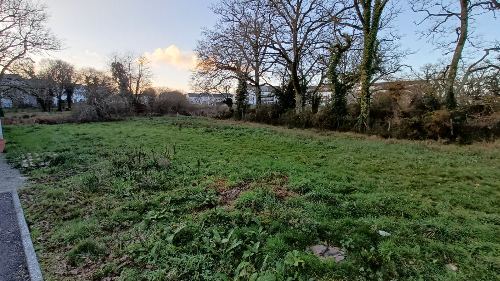 Terrain constructible de 201m2 à Ploeren