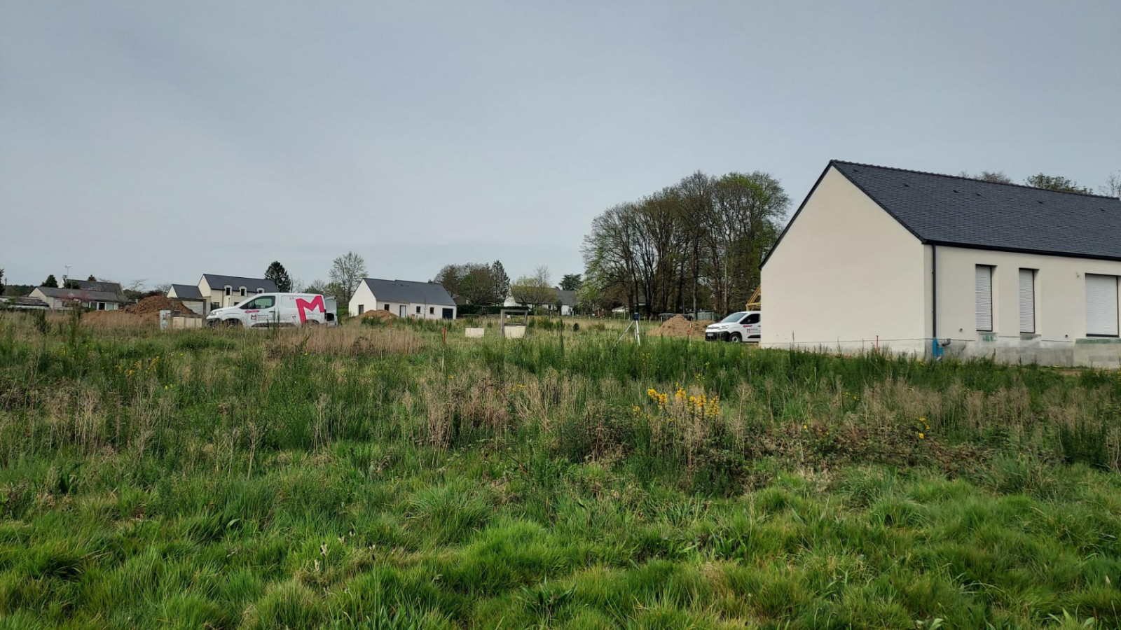 Terrain constructible de 377m2 à Plerguer