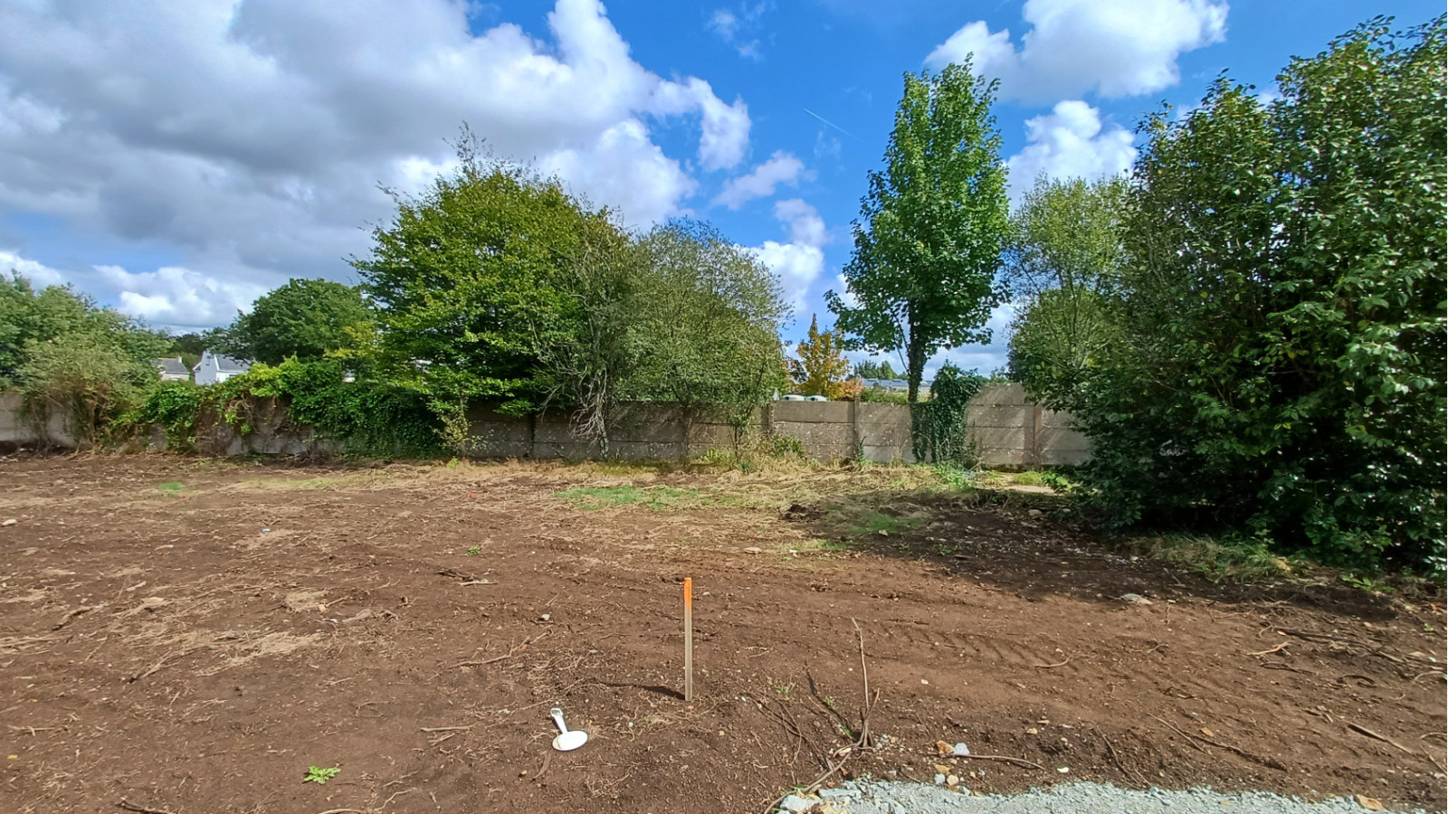 Terrain constructible de 627m2 à Locoal-Mendon