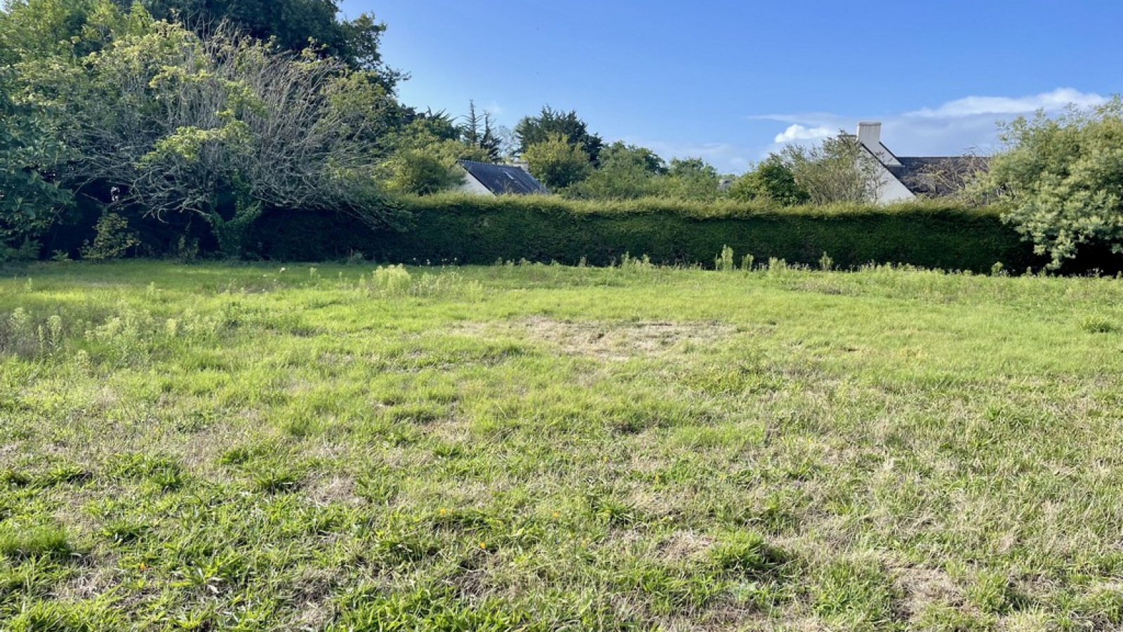 Terrain constructible de 300m2 à Plescop