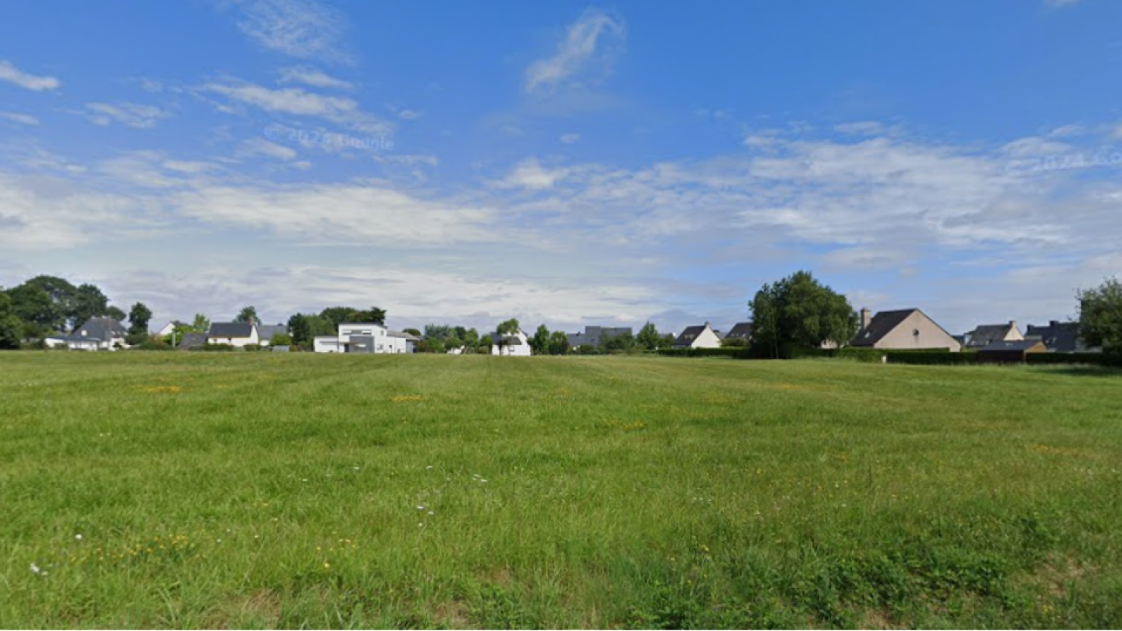 Terrain constructible de 303m2 à Saint-Méen-le-Grand